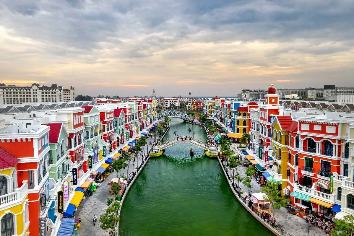 Places To Visit in Vietnam
Phu Quoc
Phu Quoc Tourism
Phu Quoc, in the Gulf of Thailand off Vietna...