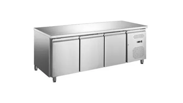 How a Commercial Refrigeration Equipment Manufacturer Supports Efficient Food Storage