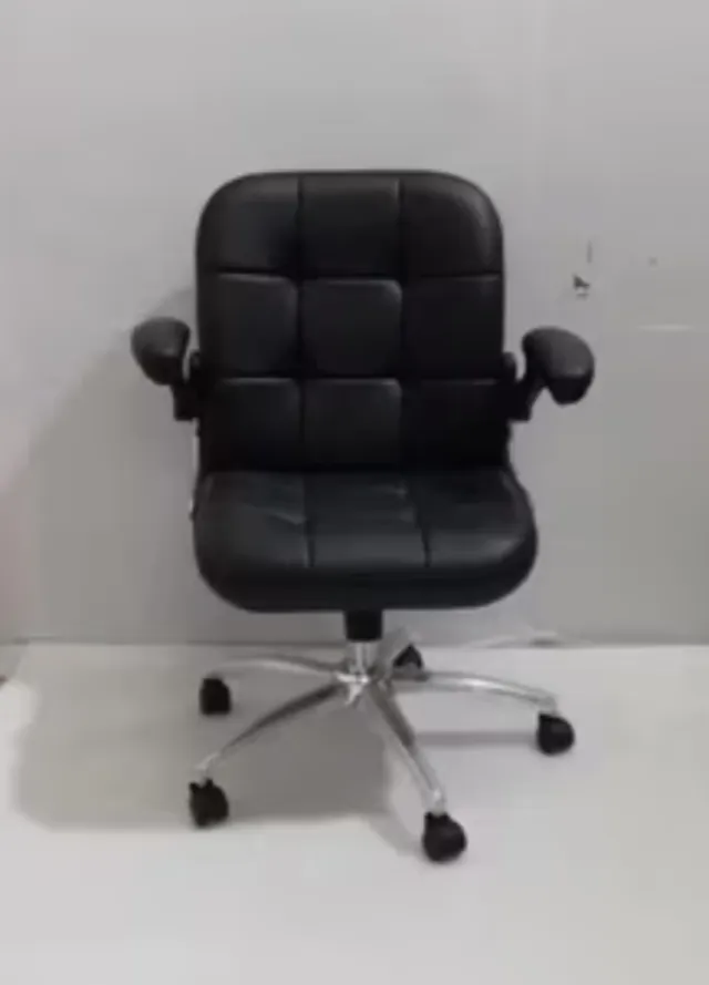 How to Choose a Leather Office Chair Without Sacrificing Everyday Practicality