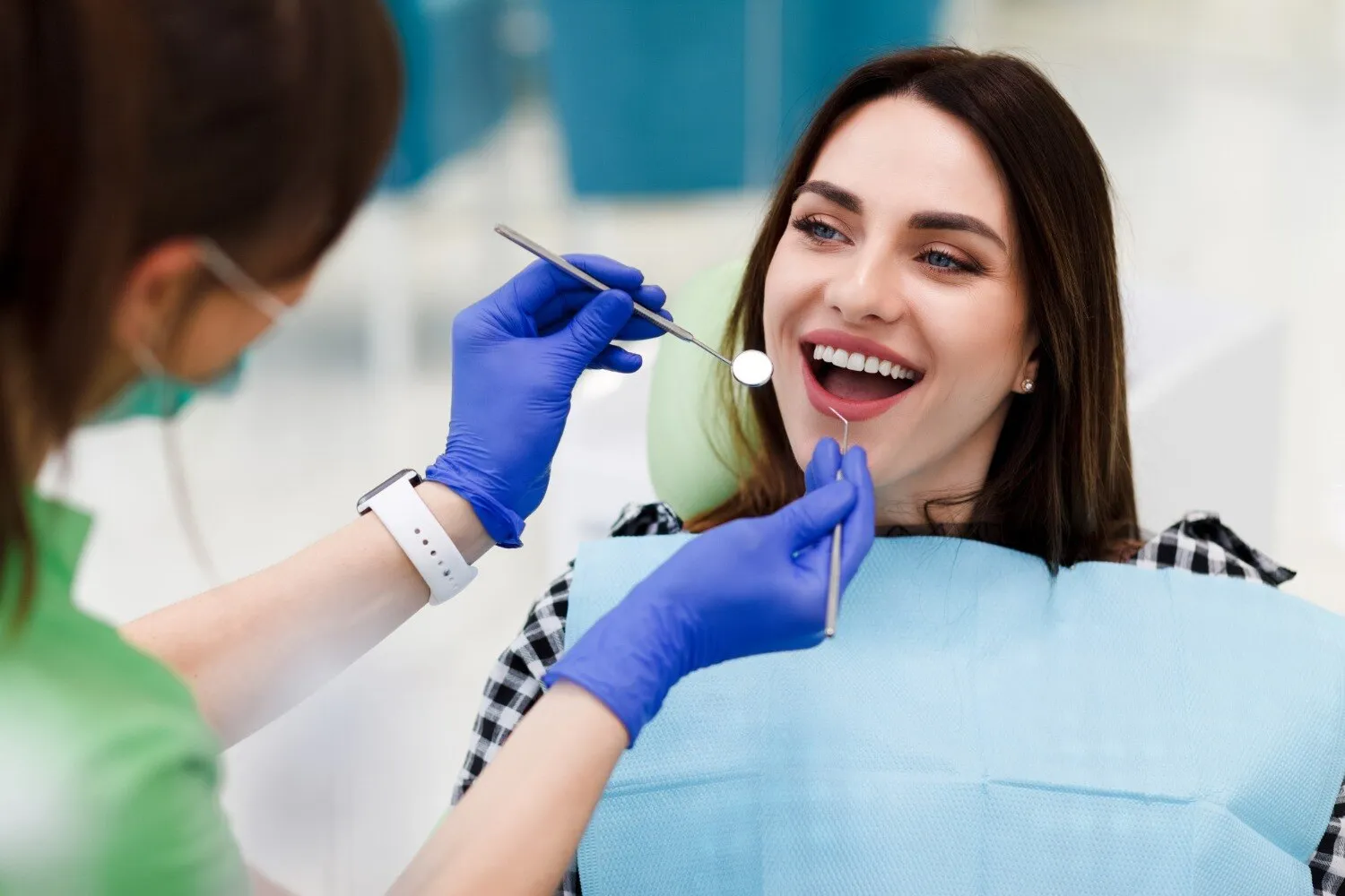 How a Cosmetic Dentist Plans Treatment for a Natural-Looking Smile