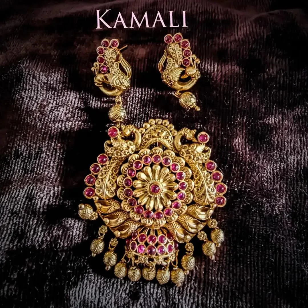 Antique Pendant Collections
Artificial Gold Plated Jewellery
Kamali Queen Antique Collections
Fas...