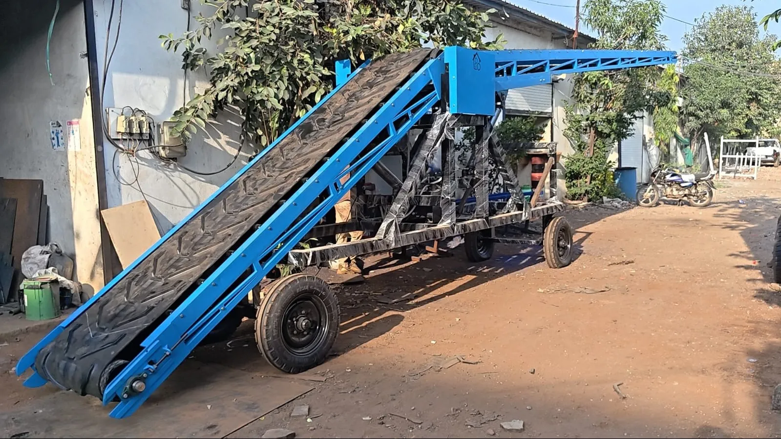 Double Arm Conveyor Manufacturer in Indore – AR Engineering