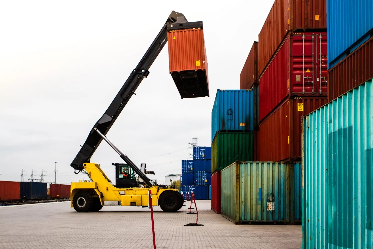 Container Lashing in Pune for Secure Movement of Industrial Cargo