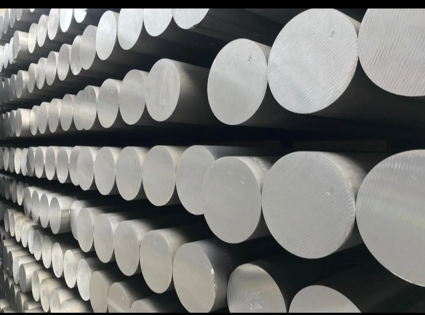 EN-8D Round Bar – Reliable Choice for Heavy-Duty Applications