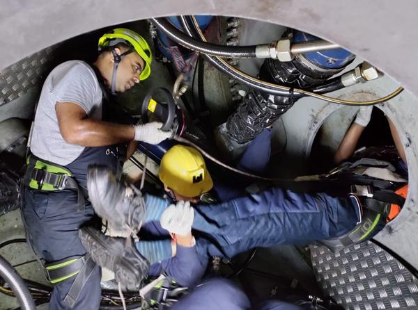 self locking climbing arrester