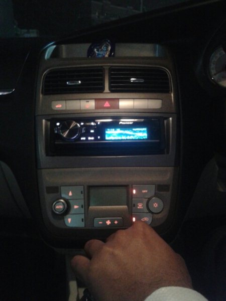 The all new fiat linea oem audio system replaced with the aftermarket pioneer highend prs 80
@ motominds. .