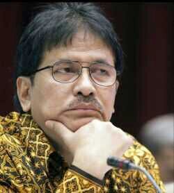 Kurangi Subsidi BBM
Masih Dibahas, Pemerintah Siap umumkan Harga BBM
Kemenku anggarkan Rp5 triliun untuk kompensasi.
Kopi & Oposis- Menko Perekonomian Sofyan Djalil menyatakan kalau pemerintah dalam waktu dekat akan segera mengumumkan pengurangan subsidi yang berdampak pada kenaikan harga BBM