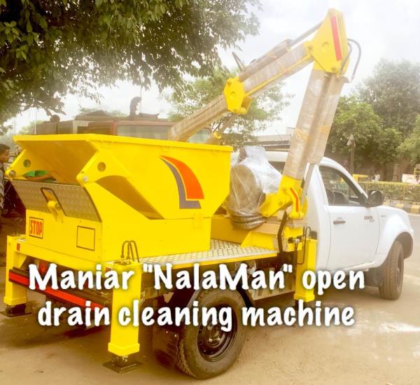 Open drain ditch cleaning machine on TATA XENON. The machine is equipped with a silt collection bucket having 500 liter capacity. The equipment is design such that it allows the operator to remove silt with easy and damaging the drain walls.
It can be mounted on any similar pick-up vehicle such as Mahindra Bolero, Nissan pick-up and equivalent vehicle.