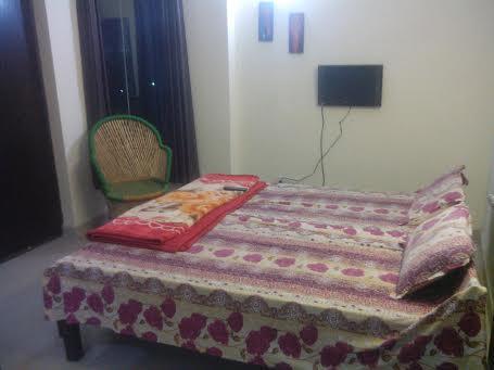 Waking early and getting ready for your office or college does not give you enough time to cook meal for lunch or dinner. Shri Durga Boys PG provides you with lunch and dinner also along with tiffin pack facility. Our PG Accommodation is known for maintaining a healthy and hygienic environment, to make your meal appetizing as well as healthful. Our Boys PG at Sector 31 and 33 as well as Sector 48 Gurugram will provide you the menu of 10 days meals for three times a day and after every 10 days, your menu will be resolved. The males in our PG Accommodation who are interested in cooking their own meals will be facilitated with utensils, ovens, gas cylinders and they can also opt for the three times meals along with.
