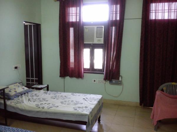 Our Boys PG near Sector 31, 33 and 48 at Gurugram have AC as well as Non AC Rooms which are Fully Furnished and also have attached washroom, geyser and, almirah. Our Boys PG Accommodation also has LCD TV with computer connectable and USB supportable, on demand laptop. Our Boys PG with all facilities also provide Free Wifi with unlimited download and also cooler in each room. Shree Durga PG specialises in providing Accommodation for Boys which have rooms also available with the option of refrigerator, sharing induction cooker and, hot plate for milk boiling and cooking maggi. We have different types of 1, 2 and 3 sharing rooms available according to your need with rates applicable accordingly.
