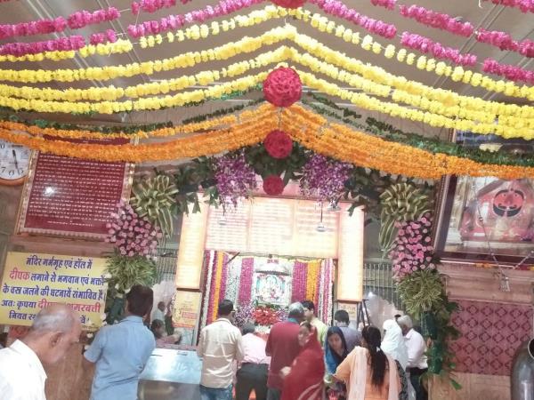 Flower decoration work done fo