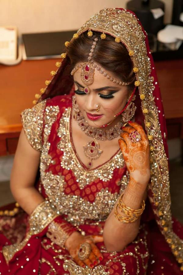Makeovers By Pooja Ms A Team Of Professional Makeup Artist And