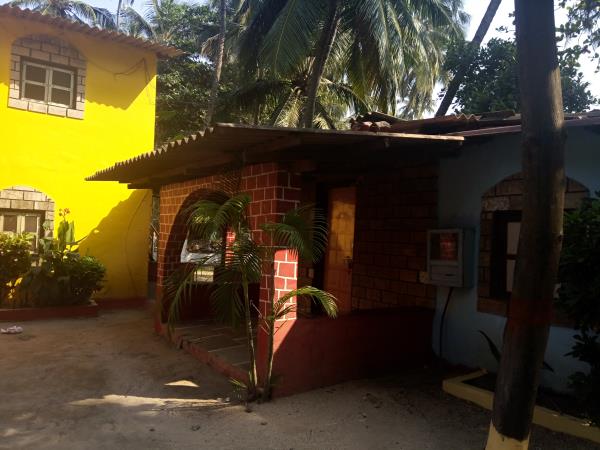 Budget Resort Near Gorai Beach
FONSECA BEACH RESORT is one of the famous & affordable beach resort in Gorai.
We have open Restaurant , Bungalow facilities, one day picnic and many more..