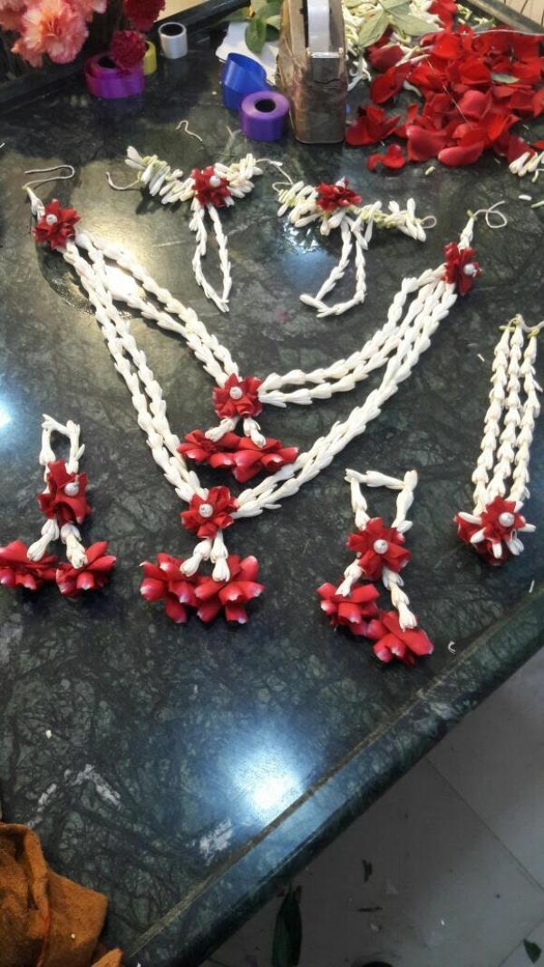 beautiful flower jewellery