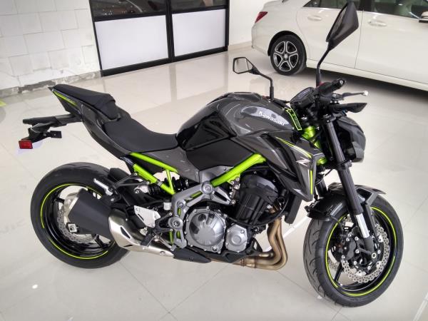 z900