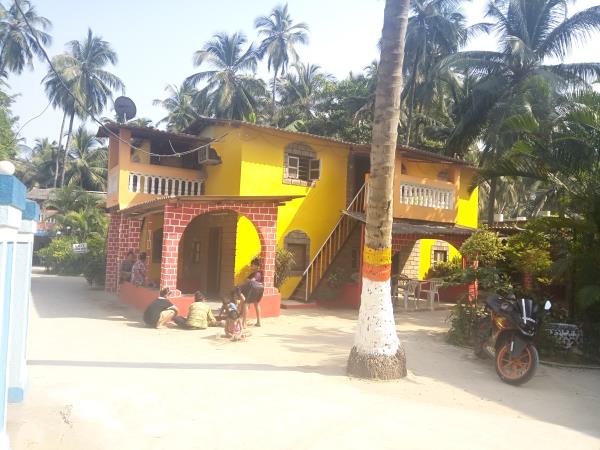 FONSECA'S BEACH RESORT is one of the most conveniently located resort on Gorai beach