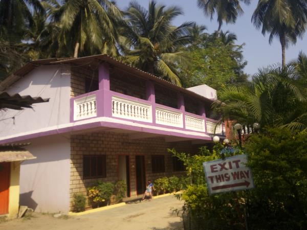 One star hotel in Gorai,
one of the most conveniently located resort on Gorai beach.It is not only bang on the beach front but is also walkable distance from the rickshaw stand, bus stop, market etc. It has breath taking view of the Arabian Sea and also a picturesque Sunset view.