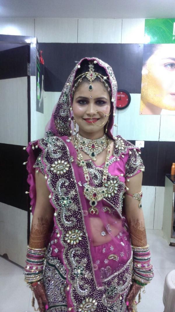 Bridal maje up and party make home servi