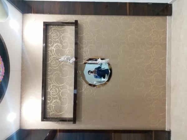 Gold patterns in Foyer area