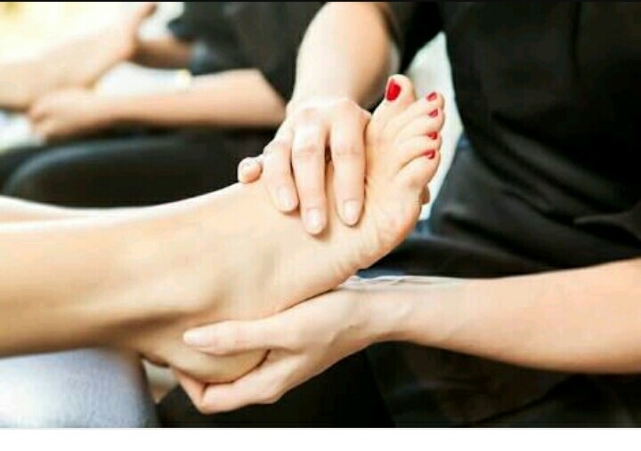 Inoa Color Root Touch Up + Basic  Pedicu