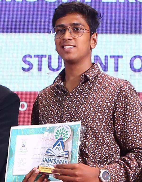 I am pakshal shah current