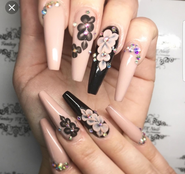  Nail Extension with attractive  Nail Ar