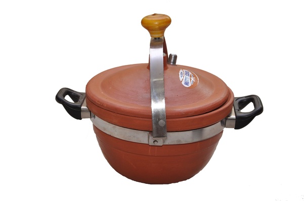 cook biryani pot