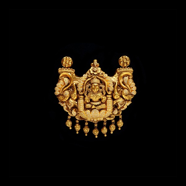 nagas pendant pairs well
