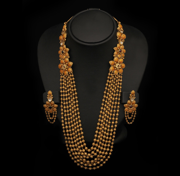 antique chain oozes charm