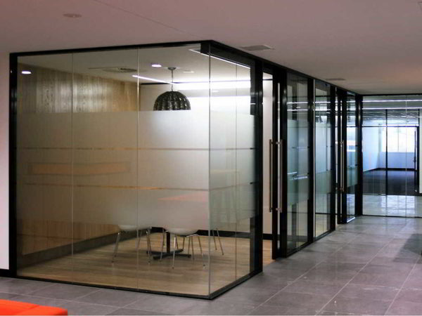 toughened glass partition