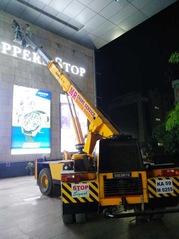 rent tyre mounted cranes capac