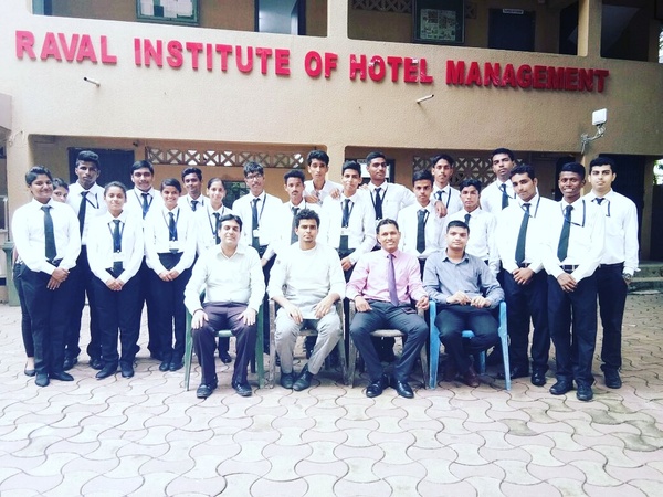 HOTEL MANAGEMENT COURSES 