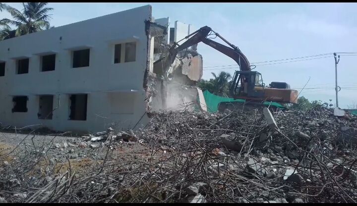 kelambakkam building demolitio
