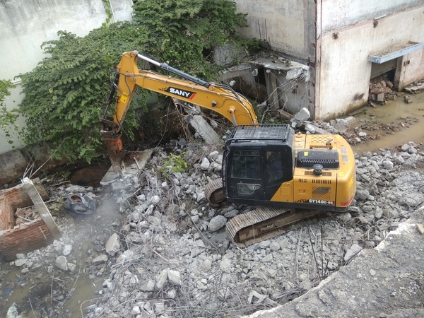 dispose rubbish scrap work