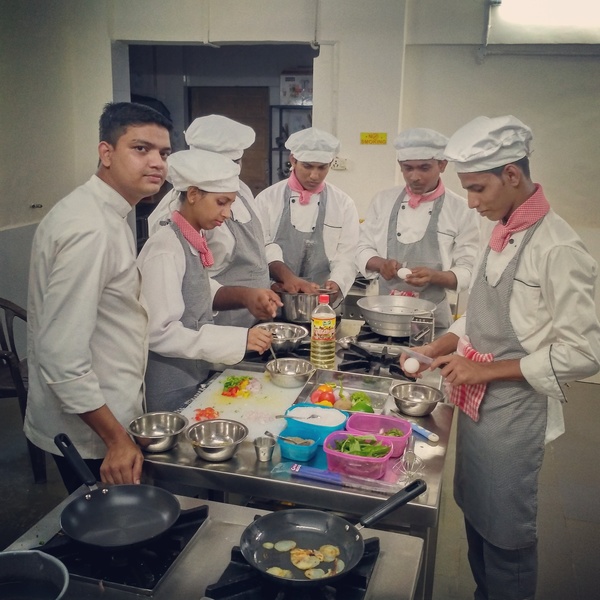 Why Choose Raval Institut
