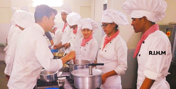 Best Hotel Management Col