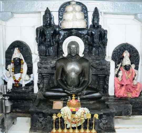 mulnayak parshvanath bhagwan