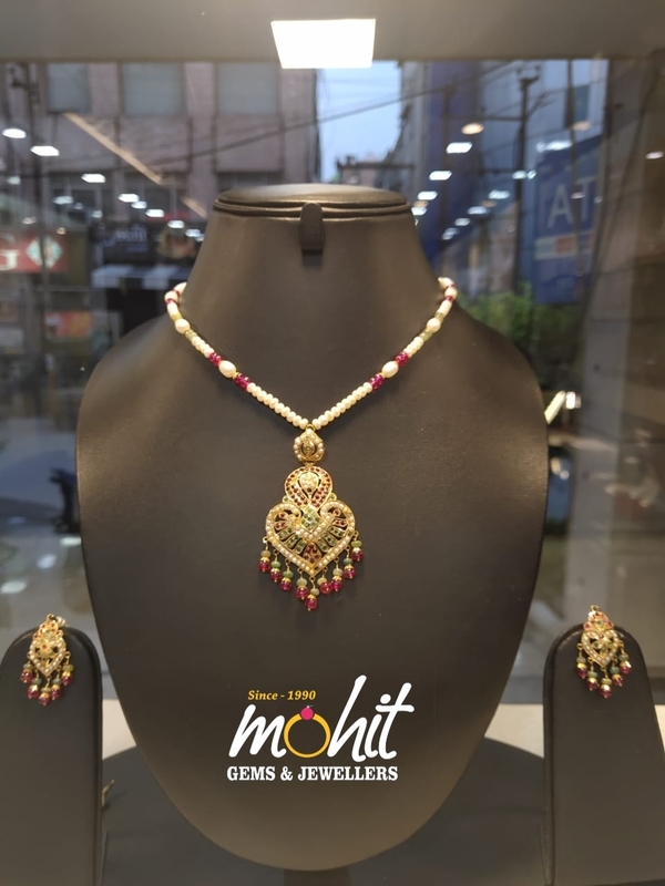 wear necklace