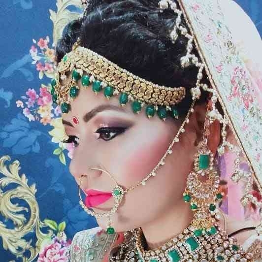 Best makeup artist at your place with yo