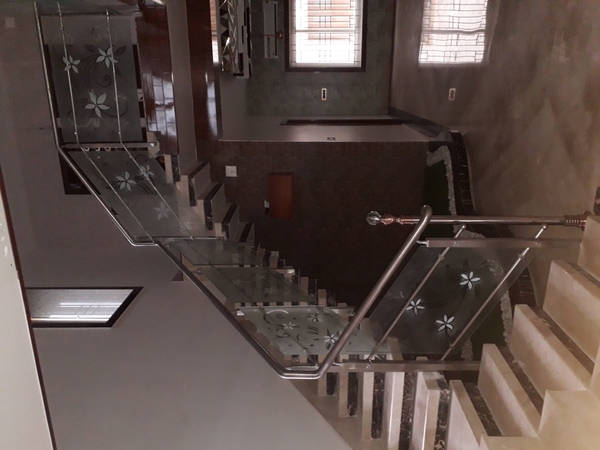 designer glass railing with st