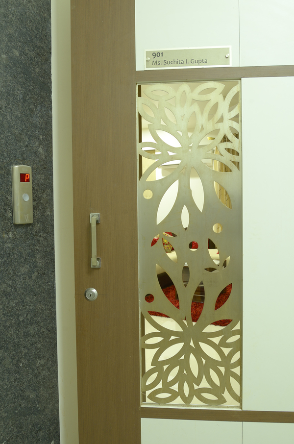 decorates