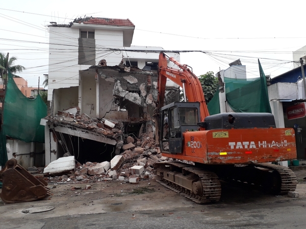 kelambakkam building demolitio
