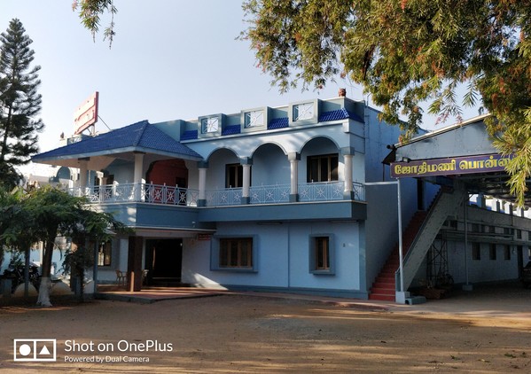 dining hall with parking facil