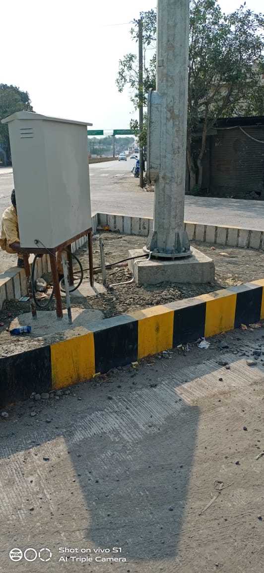 high mast light pole installat