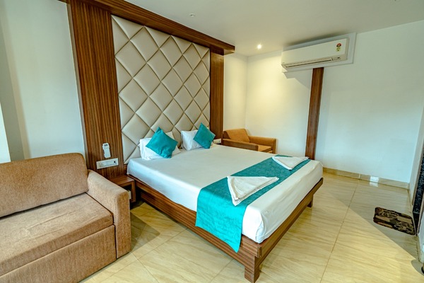 couple friendly hotel in lonav