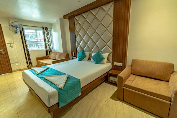 Budget family room in lonavala