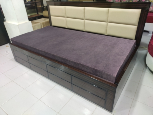 headboard alongwith foam cushi