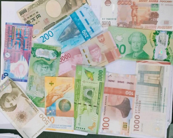 Currency Changer in Dwarka -

