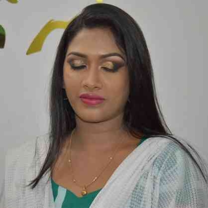 PROFESSIONAL MAKEUP ARTIS