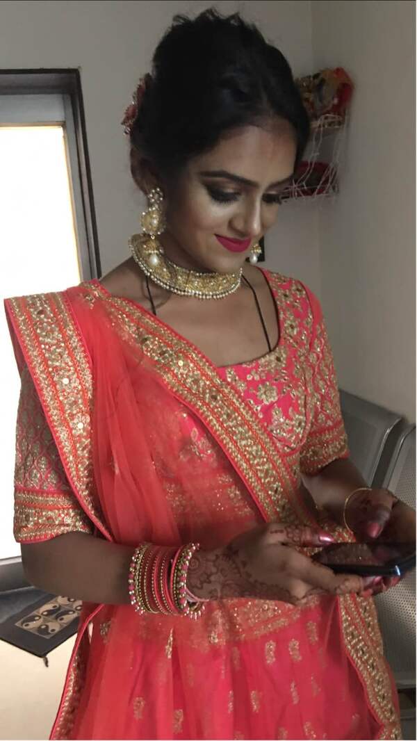 Such a beautiful co-bride 